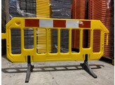 Gate barrier geel