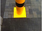 Stootpaal rond 193 x 1000 mm geel zwart voetplaat